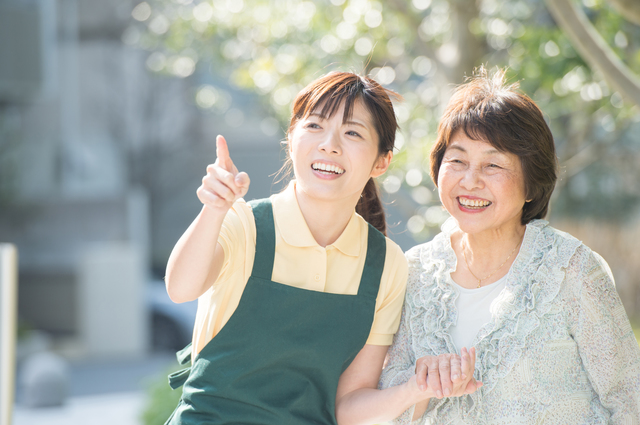 サービス付き高齢者向け住宅では、安否確認や生活相談が義務付けられており、安心して生活できる