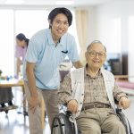 【表比較でわかる】特別養護老人ホームと介護老人保健施設の違いを解説