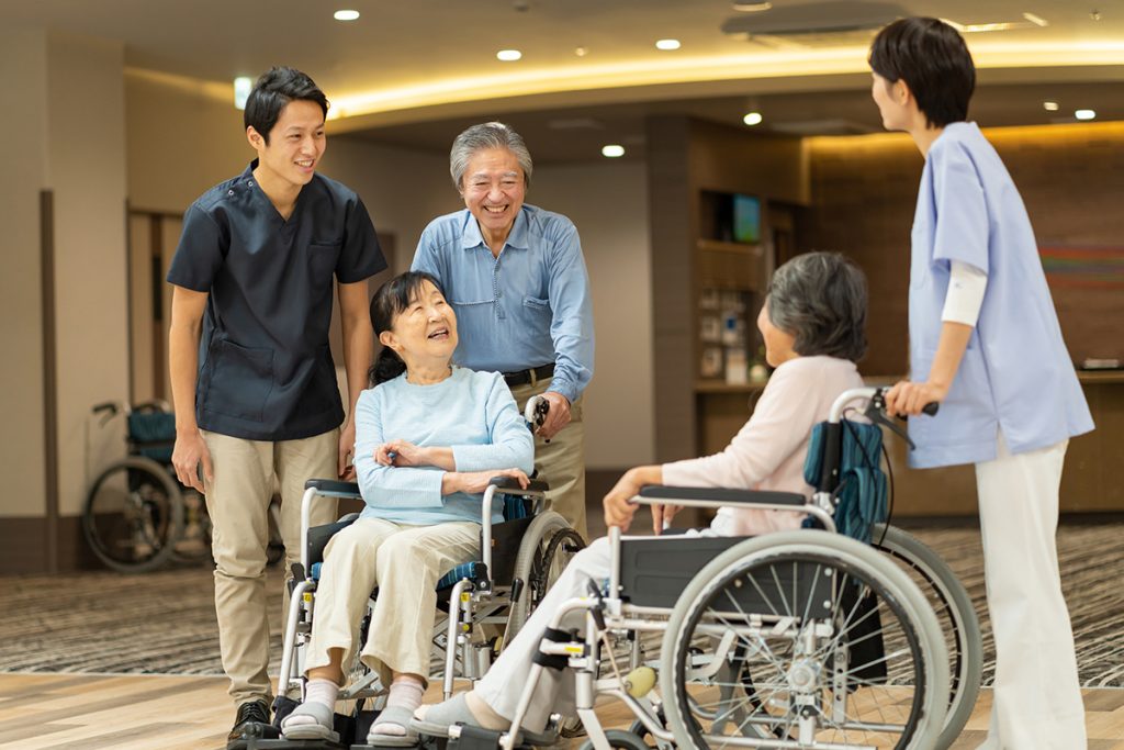 介護付き有料老人ホームの人員基準には介護職員をはじめ管理者・看護職員・機能訓練指導員・計画作成担当者などがある