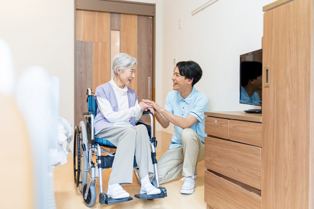 老人ホームで介護保険が使える？保険適用の施設と適用外の施設を紹介