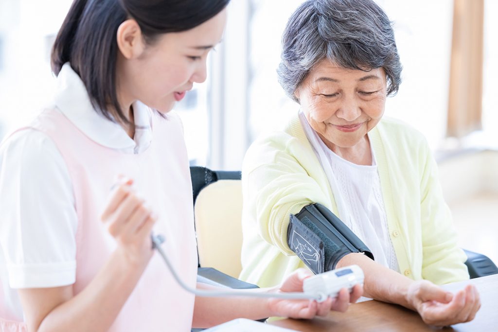 サービス付き高齢者向け住宅で訪問看護を利用する方法丨ほかの施設・注意点